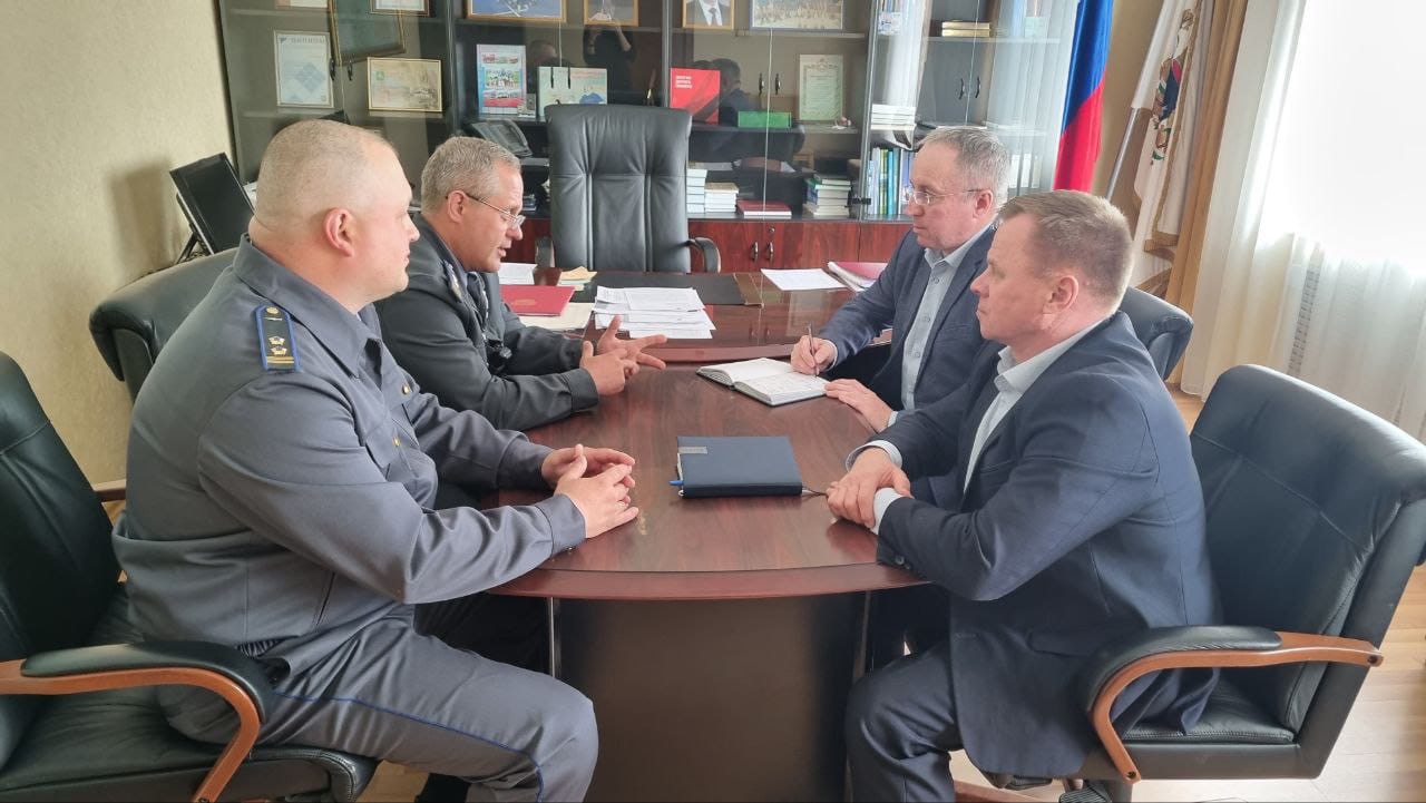 В Каргасокском районе Томской области проведено совещание по вопросу организации перевозок опасных грузов автомобильным транспортом